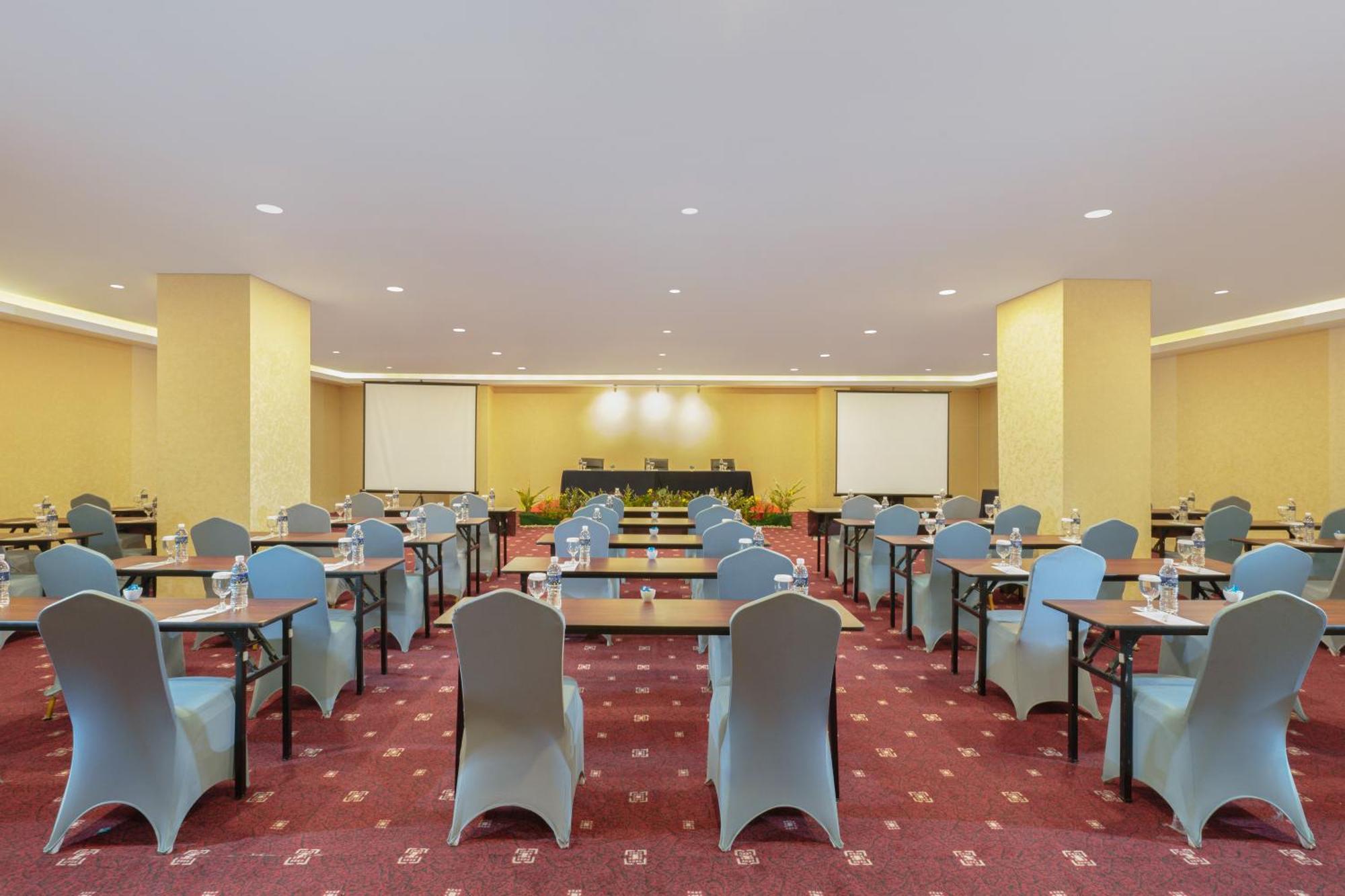Golden Tulip Springhill Lampung Hotel Bandar Lampung Exterior foto