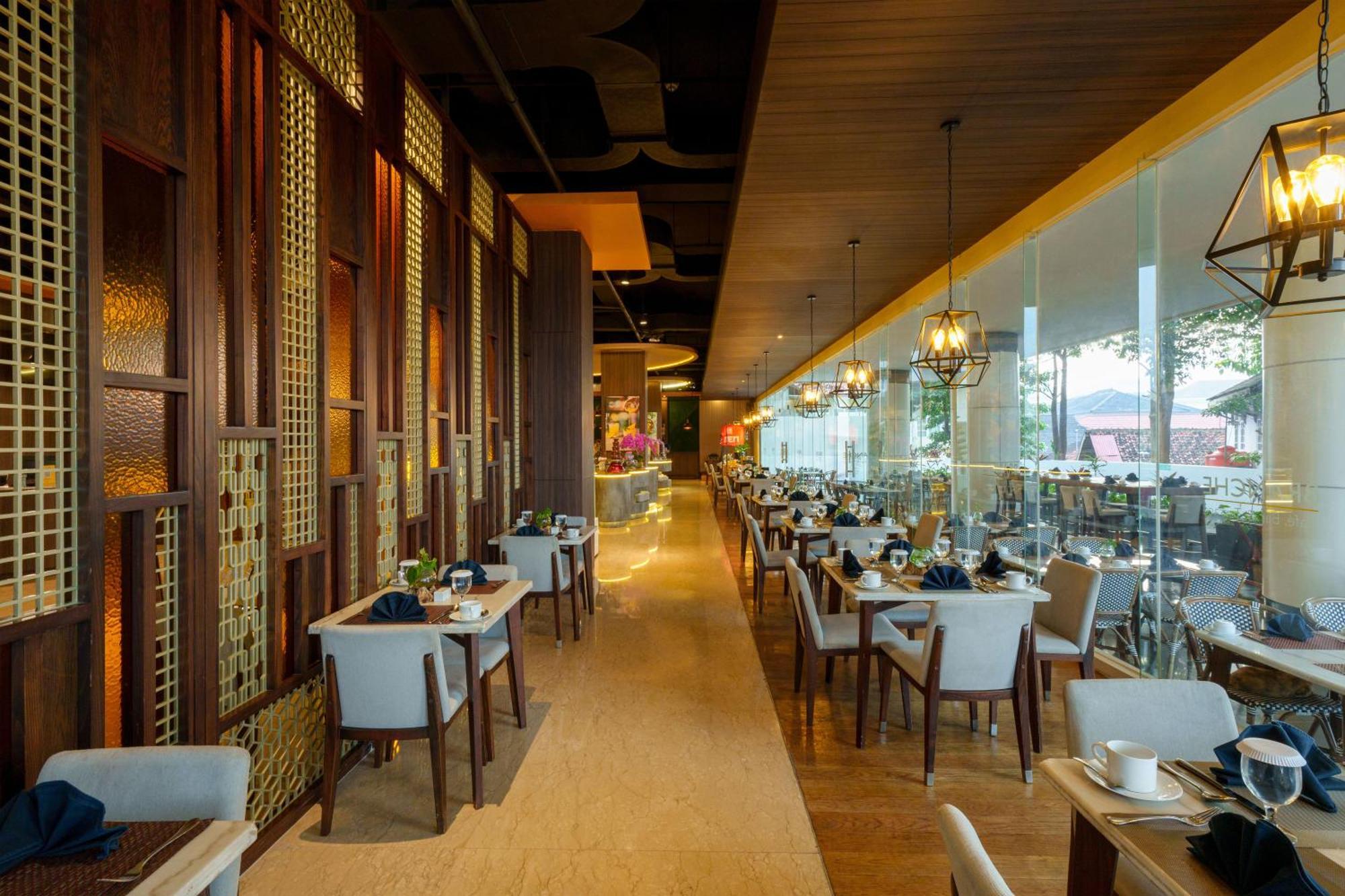 Golden Tulip Springhill Lampung Hotel Bandar Lampung Exterior foto