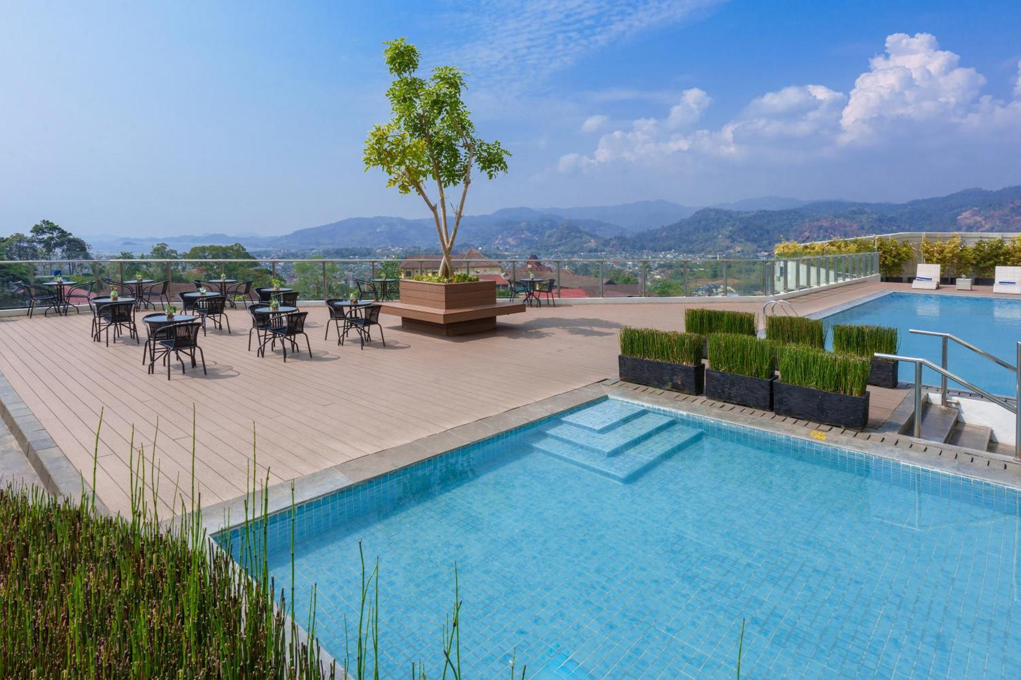 Golden Tulip Springhill Lampung Hotel Bandar Lampung Exterior foto