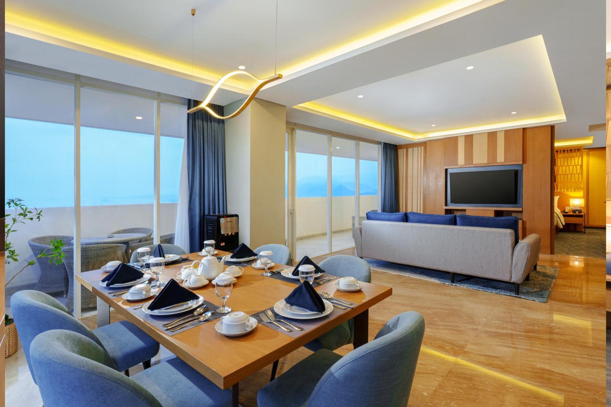 Golden Tulip Springhill Lampung Hotel Bandar Lampung Exterior foto