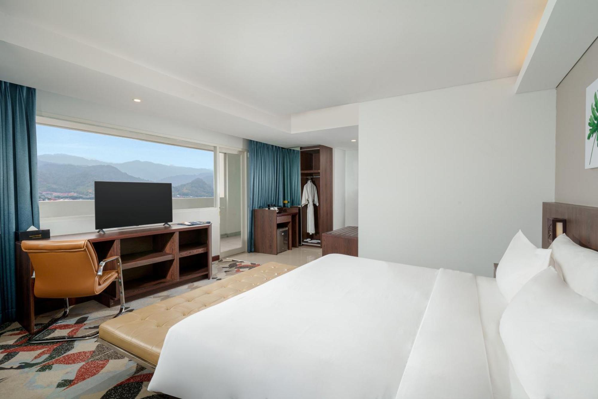 Golden Tulip Springhill Lampung Hotel Bandar Lampung Exterior foto