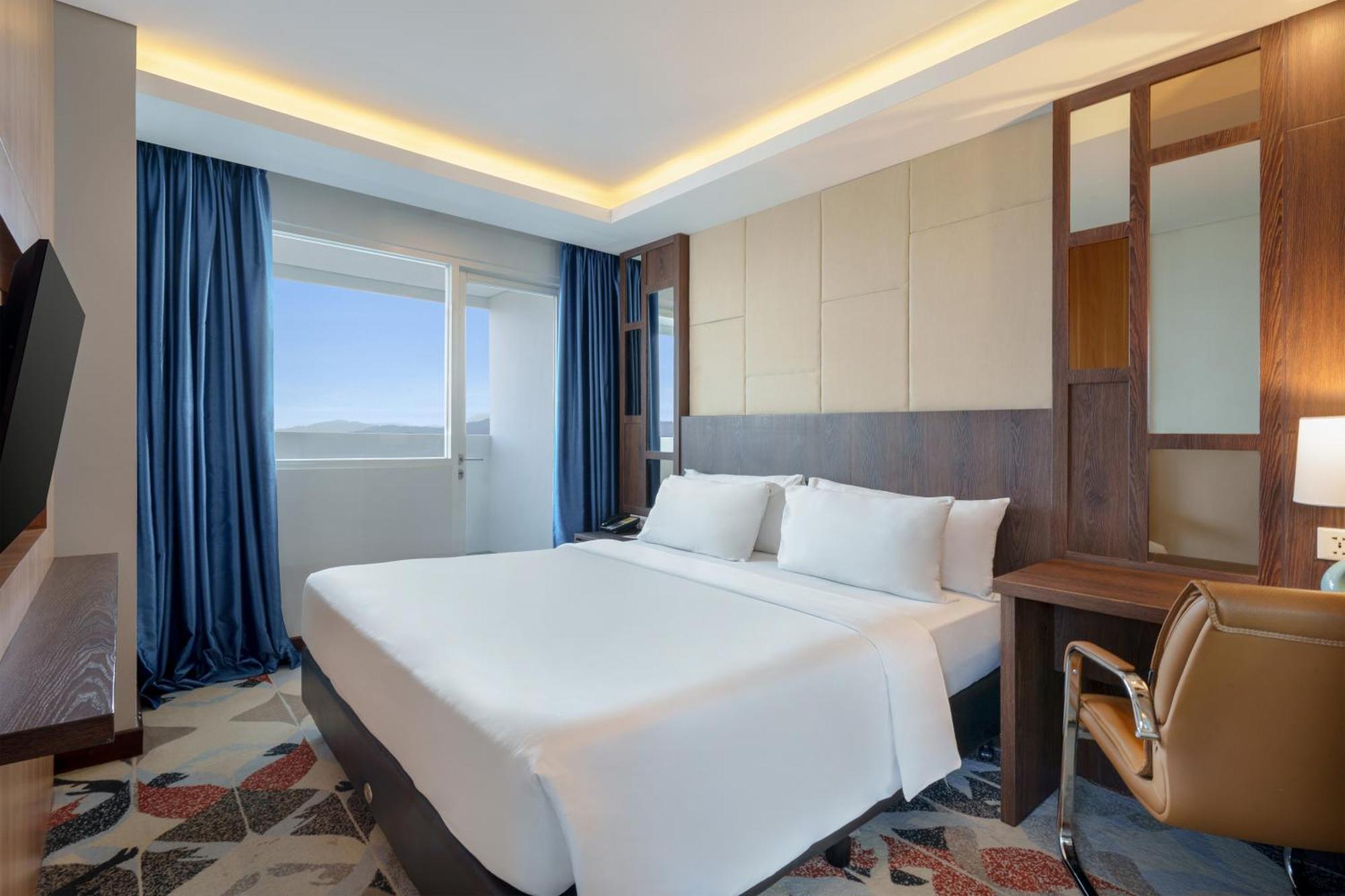 Golden Tulip Springhill Lampung Hotel Bandar Lampung Exterior foto