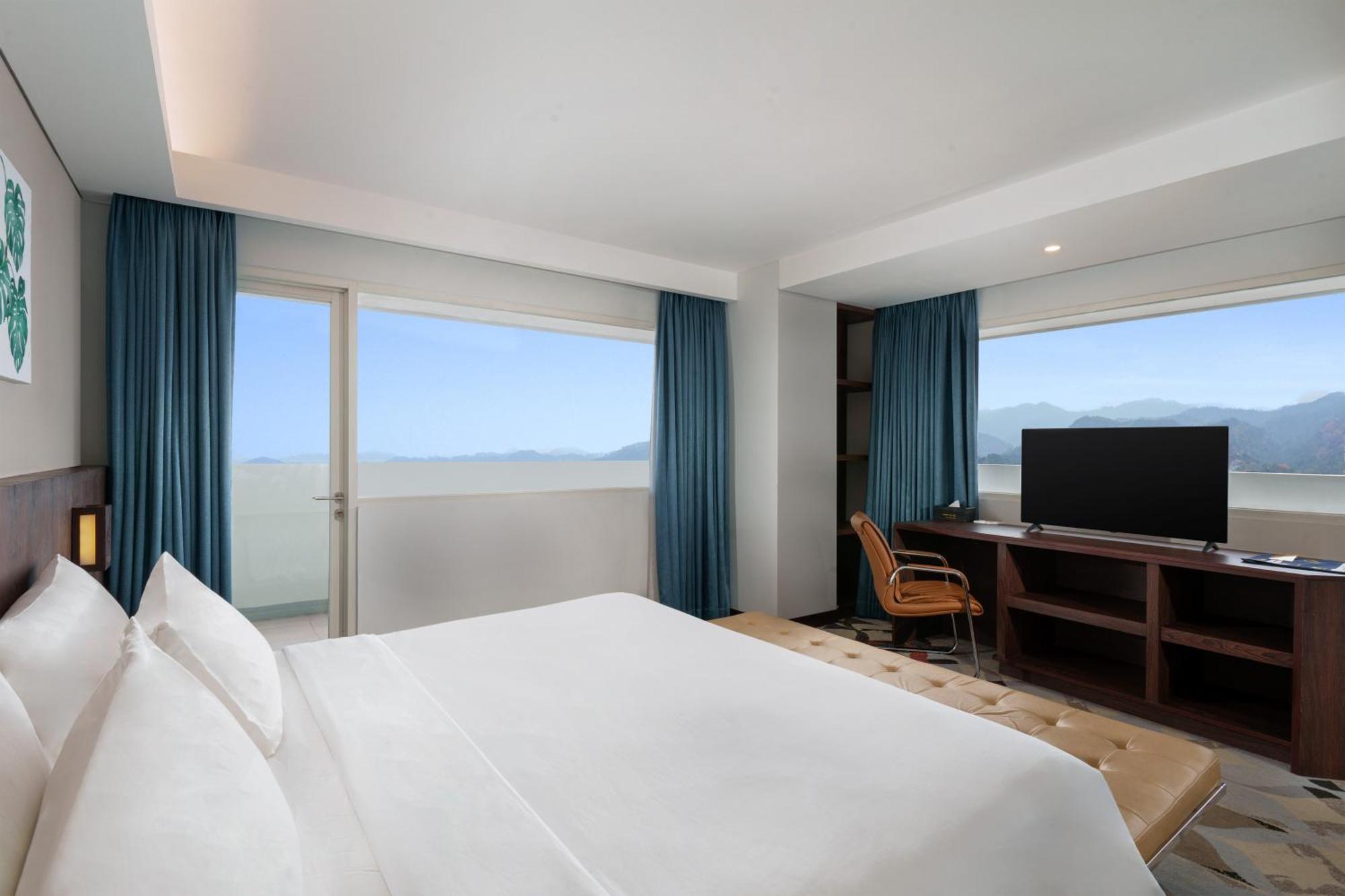 Golden Tulip Springhill Lampung Hotel Bandar Lampung Exterior foto