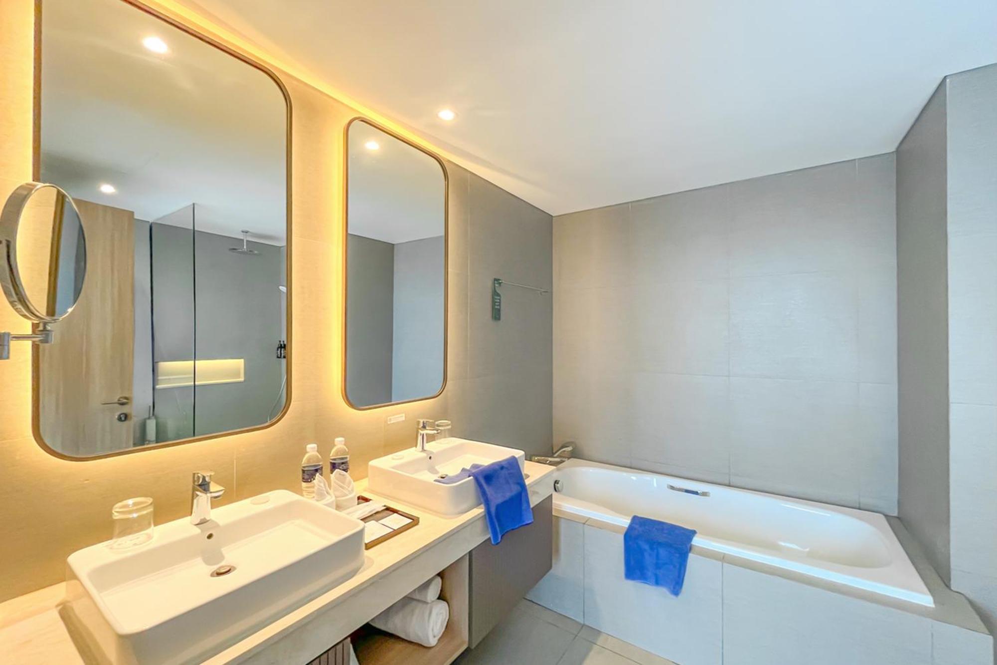 Golden Tulip Springhill Lampung Hotel Bandar Lampung Exterior foto